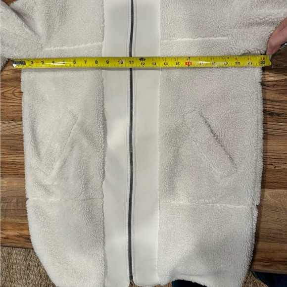 Lululemon collarless textured sherpa full zip jacket. EUC - Picture 6 of 6
